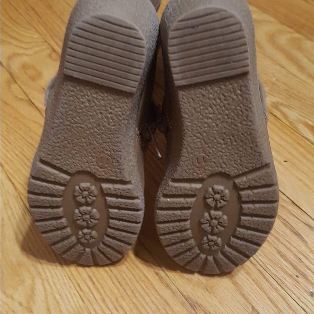 Boots - Picture 3 of 3